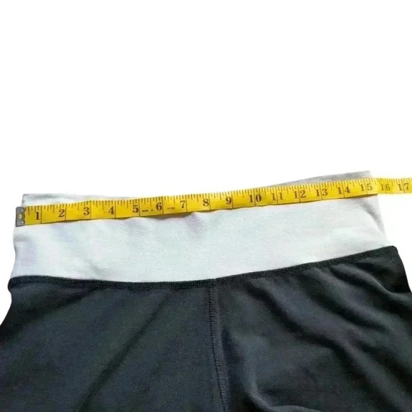 Patagonia Calma Capris Black White Foldover Waistband Cropped Women's size Large - Picture 12 of 14